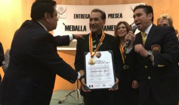 Raul hernandez Medalla Honoris Cusa