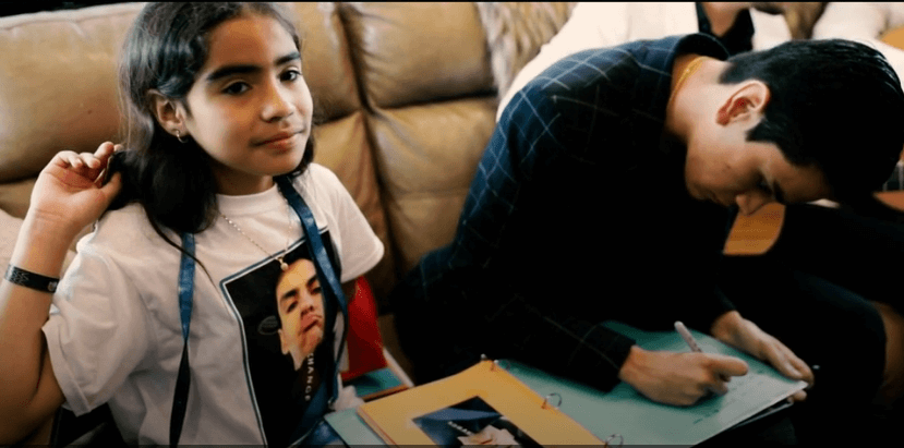 virlan garcia firmando autografo