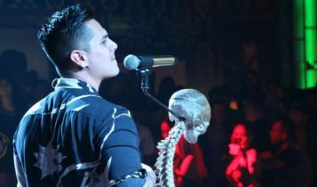 Regulo Caro Cantando
