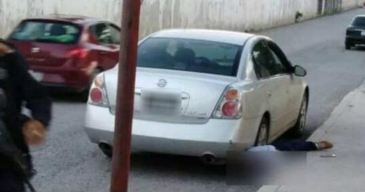 eddi navarrere muerto a un costado de su automovil