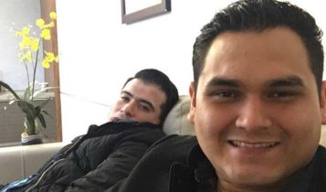 Samuel Sarmiento de Banda Los Recoditos imita y es comediante