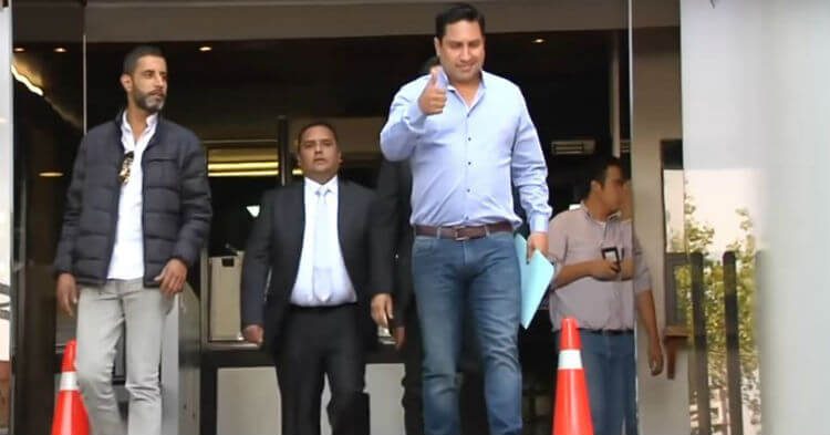 Julion Alvarez es absuelto por las autoridades mexicanas