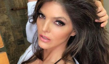 aNABARABARA EN PEQUENO SHORT DE MESCLILLA