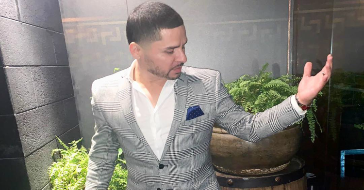 LARRY HERNÁNDEZ RECURRE AL BOTOX PARA EMBELLECER SU ROSTRO