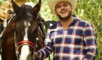 NO OCUPA LA BANDA PA’ BAILAR MI CUACO De El Komander VIDEOCLIP