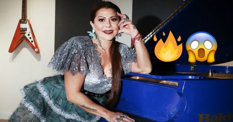 Alejandra Guzman enseñó sin querer un poco más de la cuenta durante un show