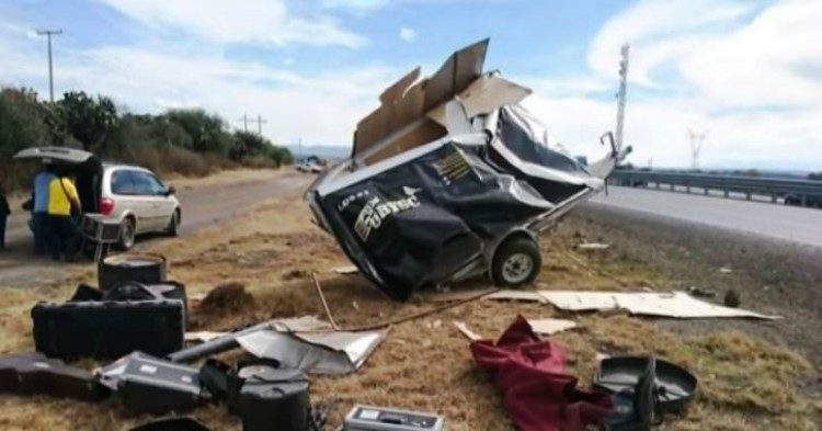 Beto y sus canarios sufren aparatoso accidente camino a una de sus presentaciones