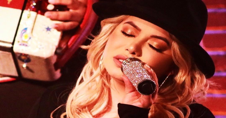 Chiquis Rivera ayuda a familia de una fan con cancer