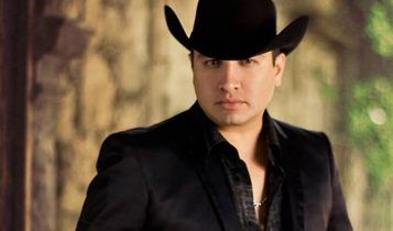 Biografía de Julión Álvarez: con el romance a flor de piel