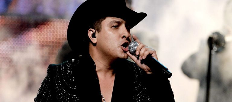 Biografía de Julión Álvarez: con el romance a flor de piel