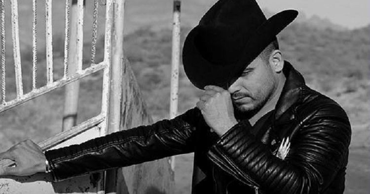 Espinoza Paz le canta al desamor en su álbum HOMBRE