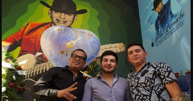 Nuevo Show de Los Plebes del Rancho junto a la Banda La Tuyía en Honor a Ariel Camacho