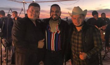 Gerardo López con los cantantes Carlos Sarabia y Arturo Roque
