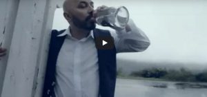 A través del vaso video oficial