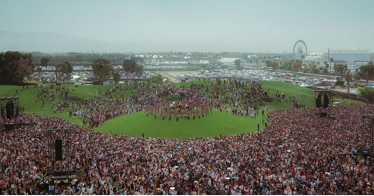 Festival de Música y Artes de Coachella Valley reune a miles de jovenes