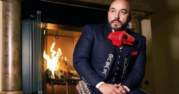 Lupillo Rivera estrena A traves del vaso