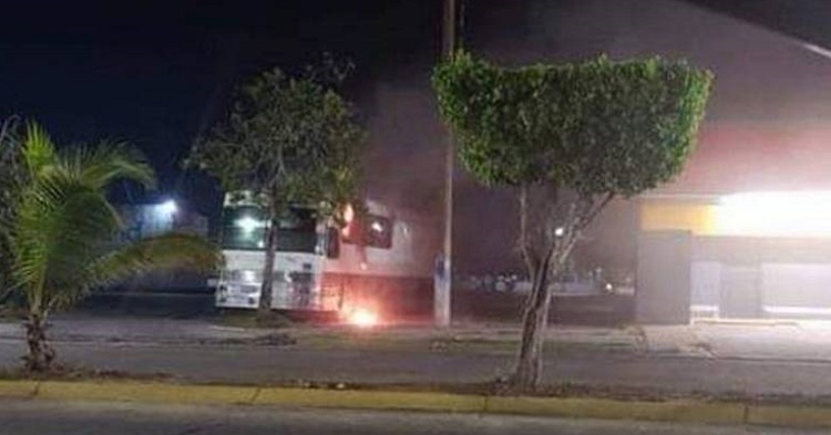 Prenden Fuego Al Autobús Del Grupo Norteño G5 Y Lo Relacionan Con La Masacre De Minatitlán