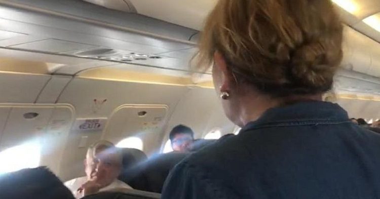 El Presidente De Mexico Recibe Serenata Improvisada En Pleno Vuelo