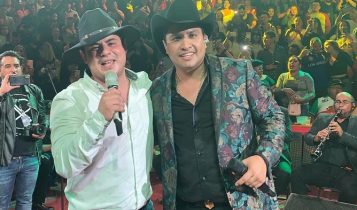 Julion Alvarez y Alfredo Olivas juntos cantan Sin memoria