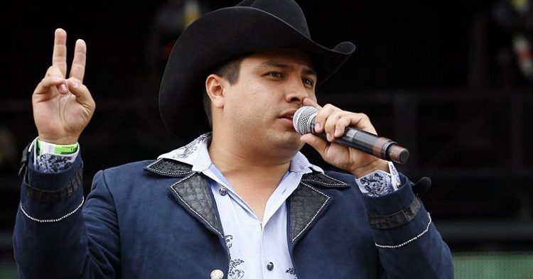 Julión Álvarez Libra Problemas Legales Regalando Su Música