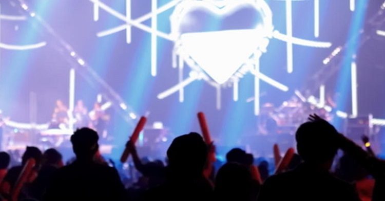 Ricky Muñoz Pierde El Conocimiento Y Se Desmaya En Pleno Concierto