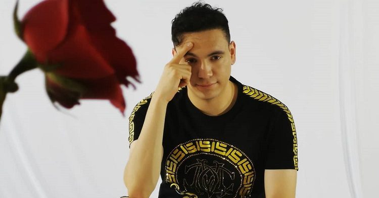 Raymix Es Golpeado En Festival Musical