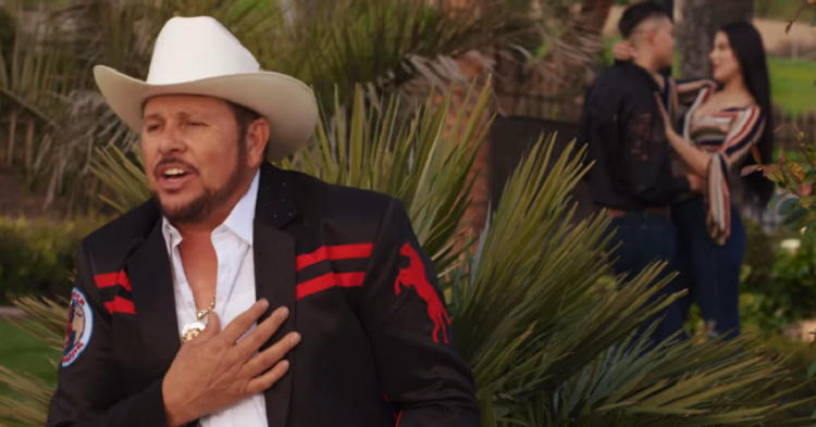 Alfredo Elenes El Blanco de Sinaloa interpretando Con todo Incluido