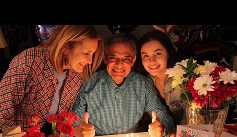 Jose Jose y su esposa actual e hija 