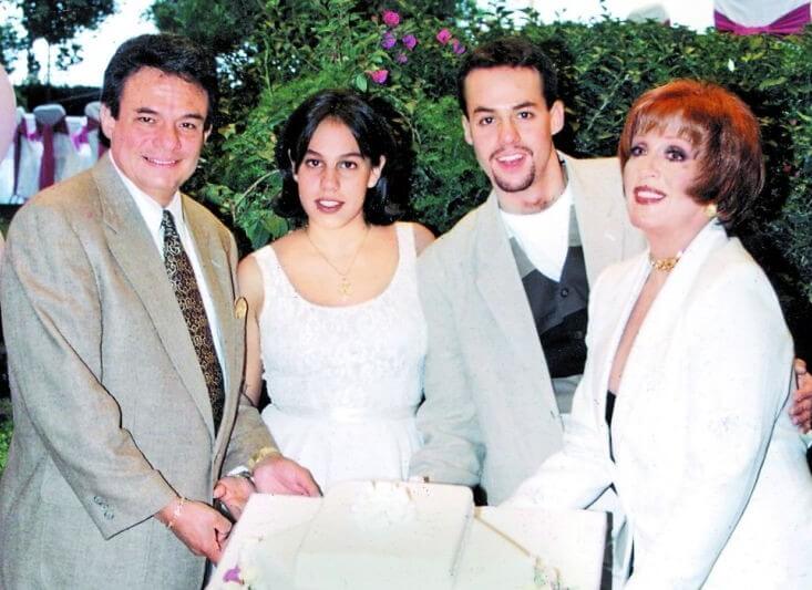 José y José con su segunda esposa e hijos