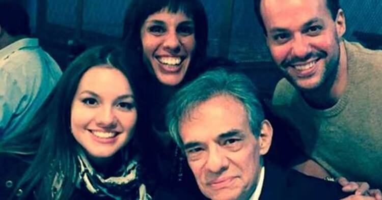 hijos de Jose Jose junto a él