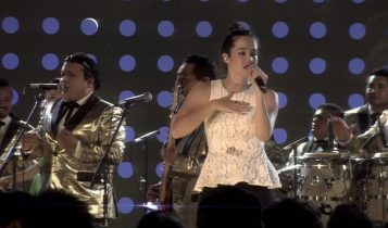 ximena-sarinana-cantando-con-angeles-azules