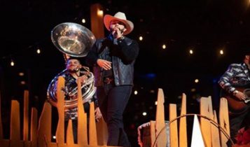 Carín León en Los Premios de la Radio