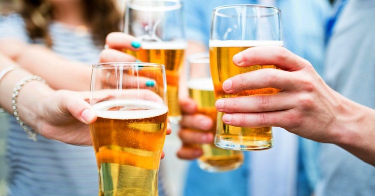 Beber cervezas después del trabajo 