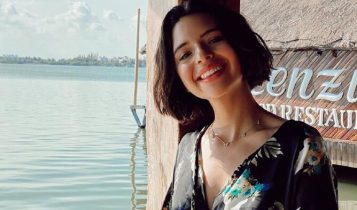 Ángela Aguilar en la playa